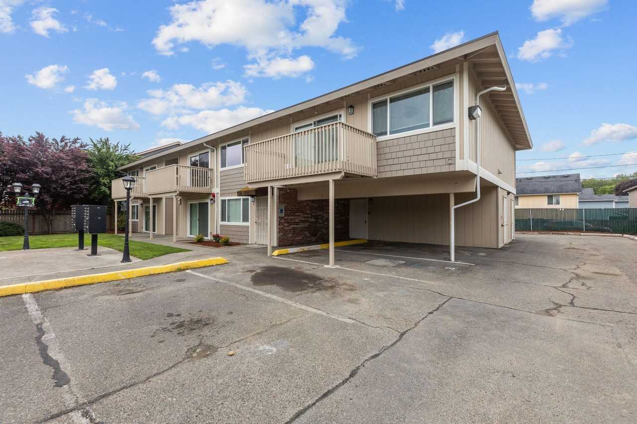 Pacific Manor Apartments - Photo 2 of 8