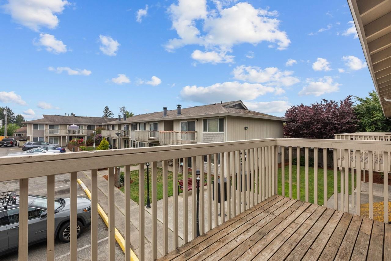 Pacific Manor Apartments - Photo 5 of 8