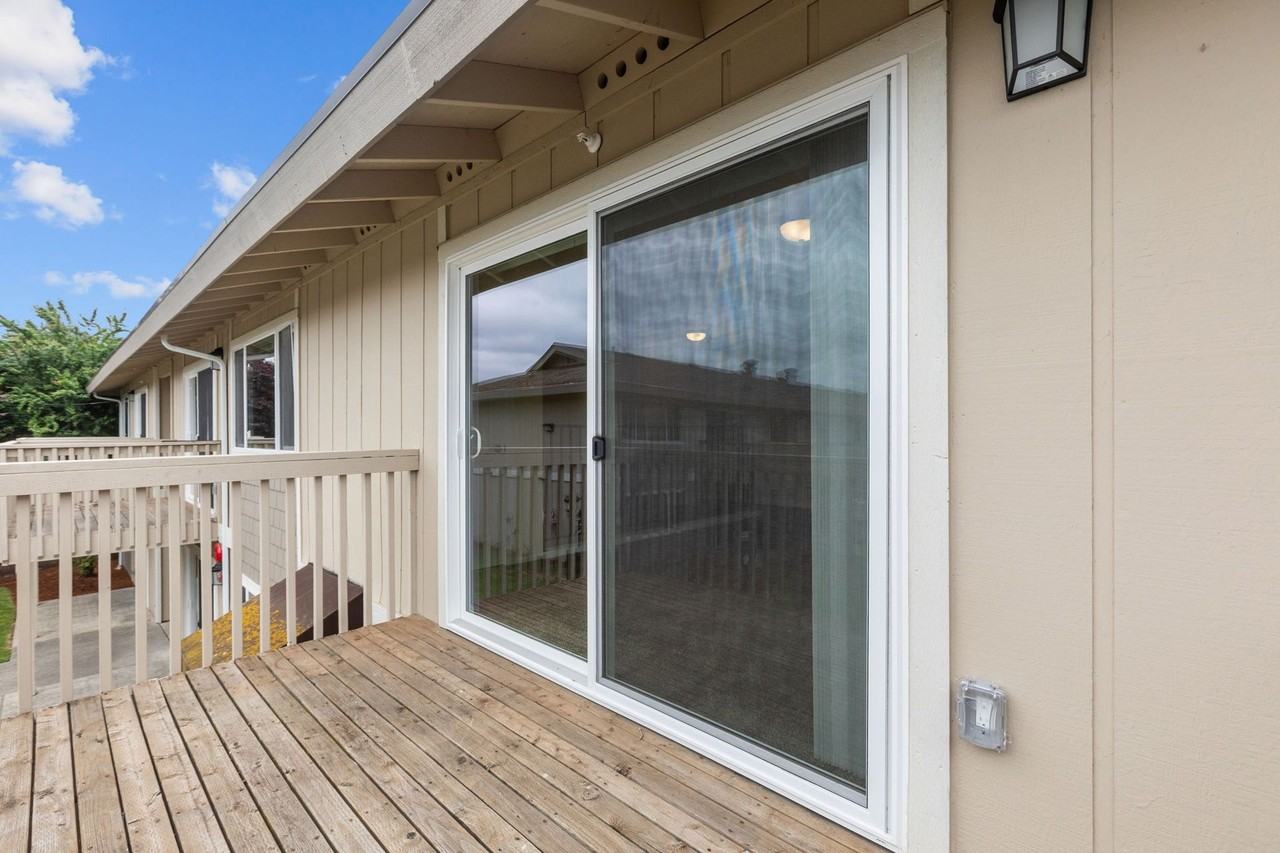 Pacific Manor Apartments - Photo 6 of 8