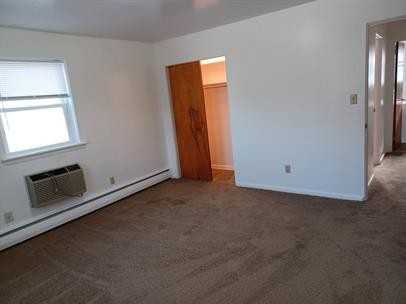 Sussex Court Apartments - Photo 4 of 6