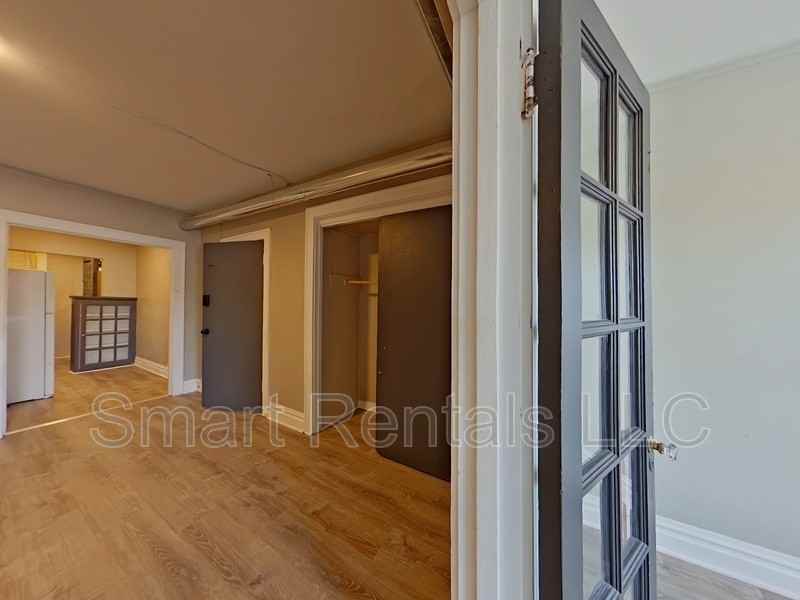 5618 South Grand Boulevard - Photo 4 of 8