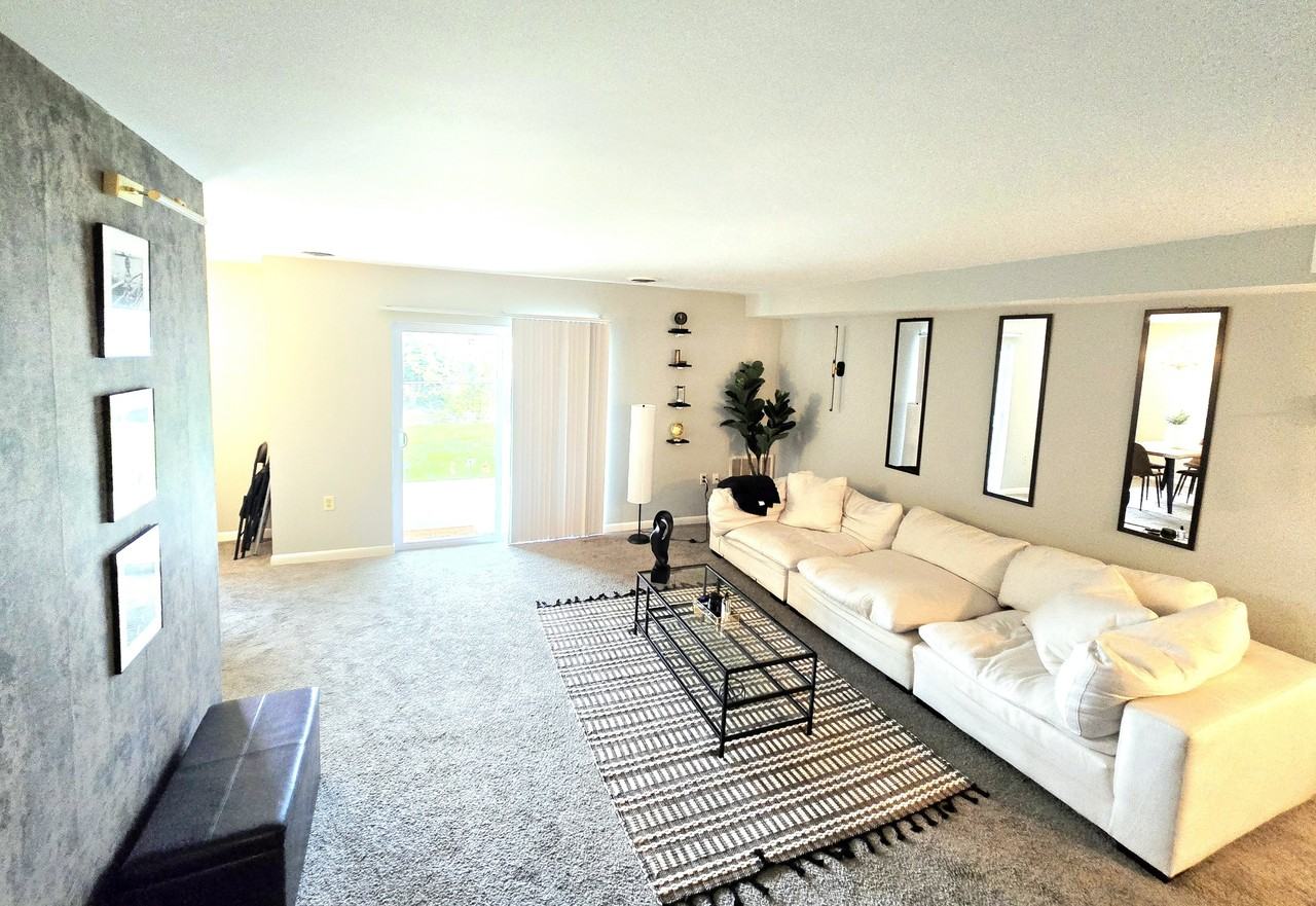 123 East 8th Street - Photo 3 of 20