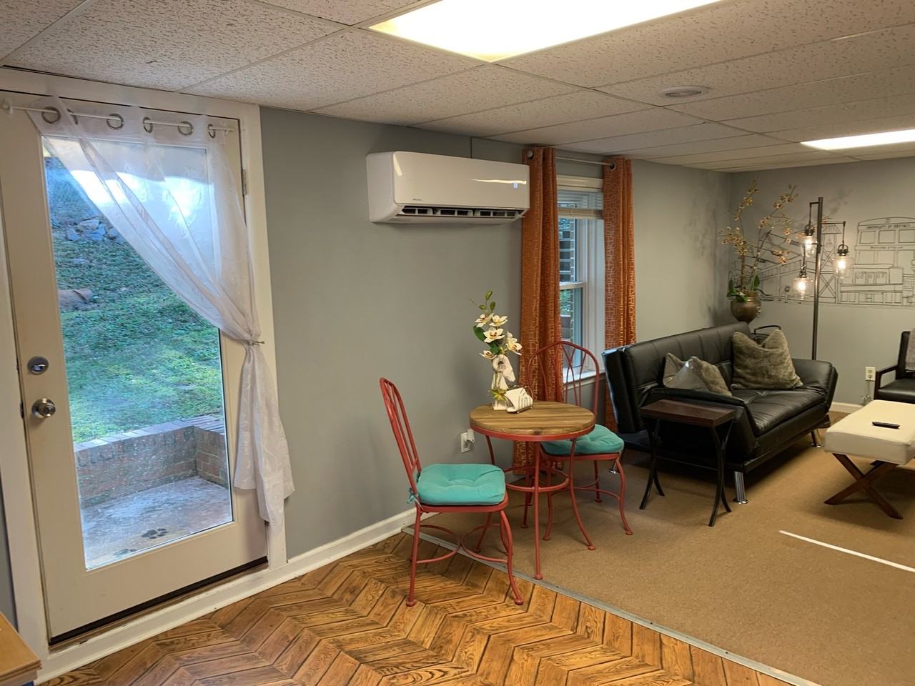 215 Devonshire Drive - Photo 3 of 26