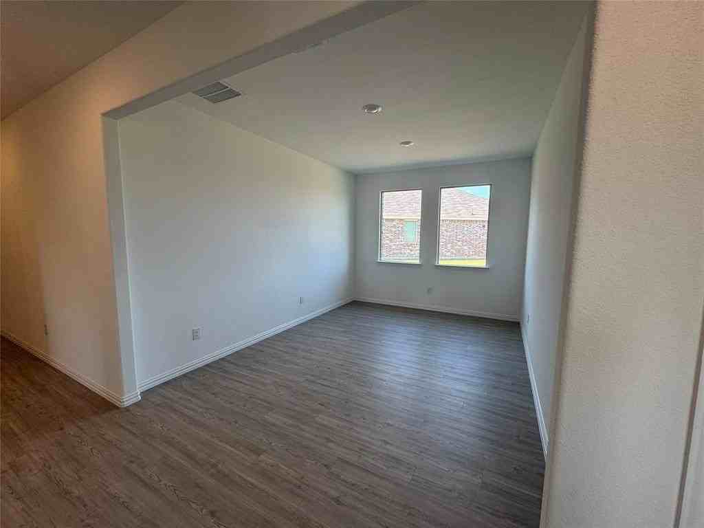 4905 Sagerun Drive - Photo 5 of 25