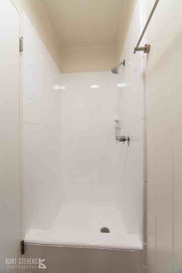242 Kaiulani Avenue - Photo 7 of 38