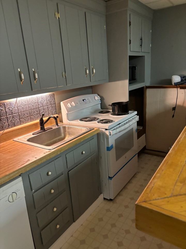 Lakeshore Drive 366B (OM) - Photo 2 of 11