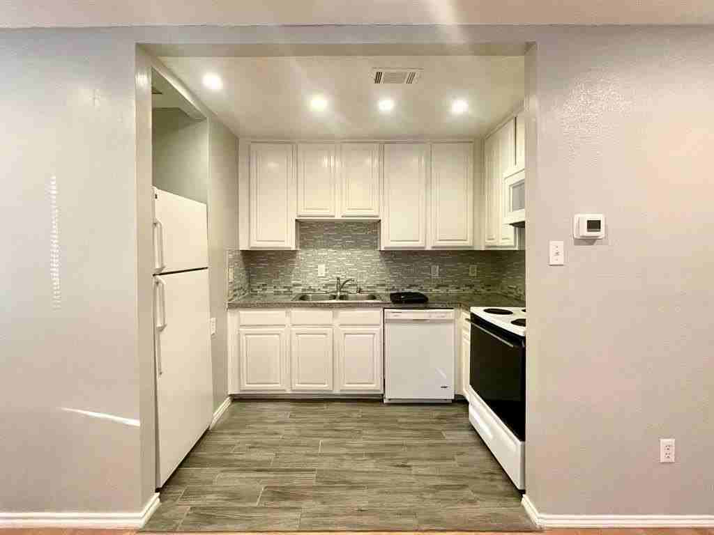 307 E Mitchell St #C - Photo 3 of 16