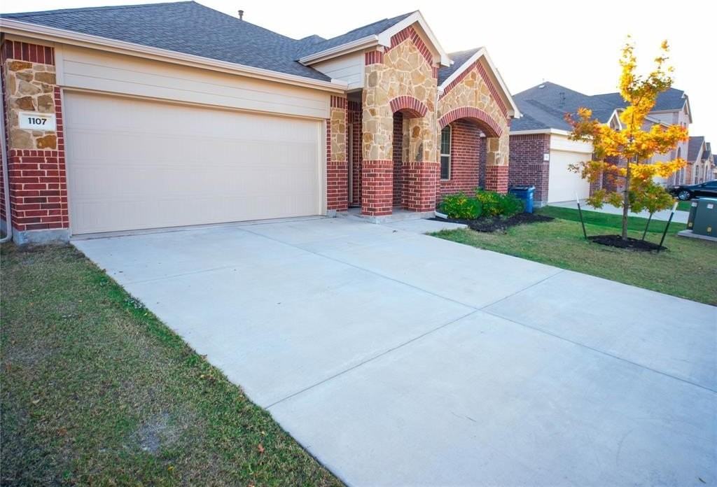 1107 Daffodil St - Photo 2 of 27