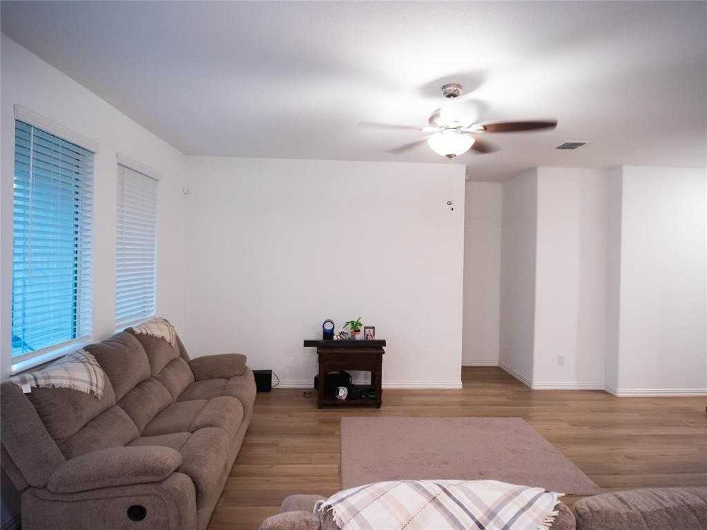 1107 Daffodil St - Photo 7 of 27