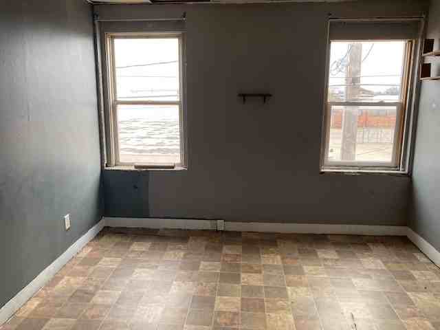 376 N Elm - Photo 2 of 5