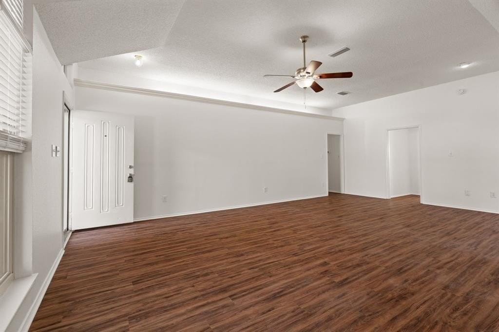 401 Caviness Dr - Photo 6 of 31