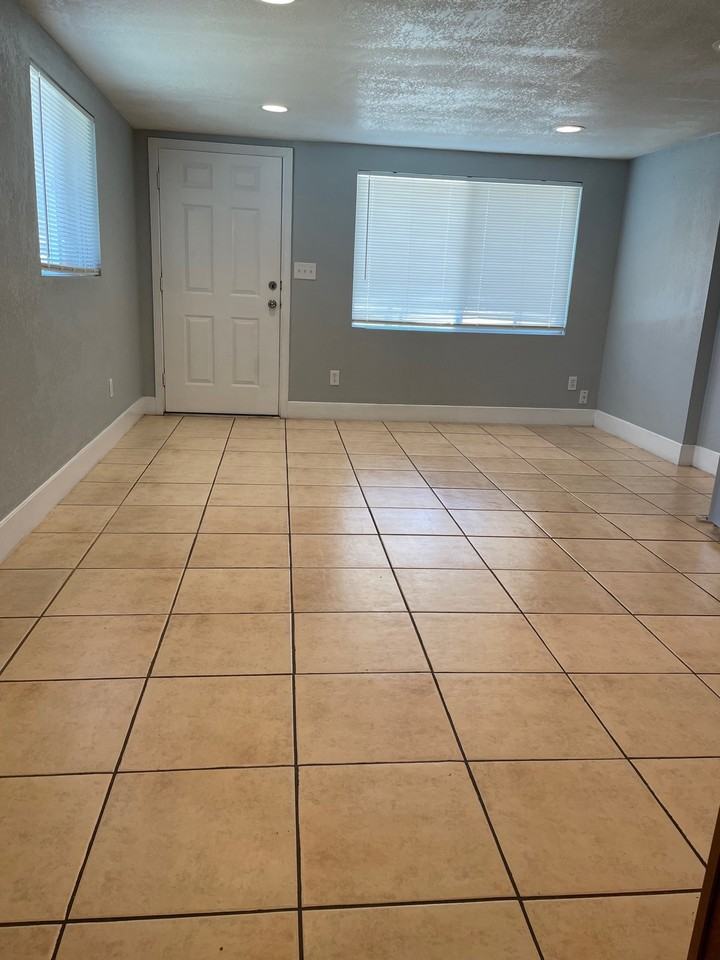1050 East Fairmount Avenue - Photo 2 of 22