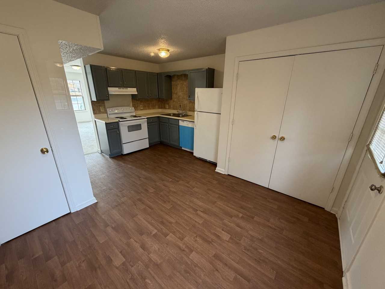 103 Hickory Trace Road - Photo 4 of 8