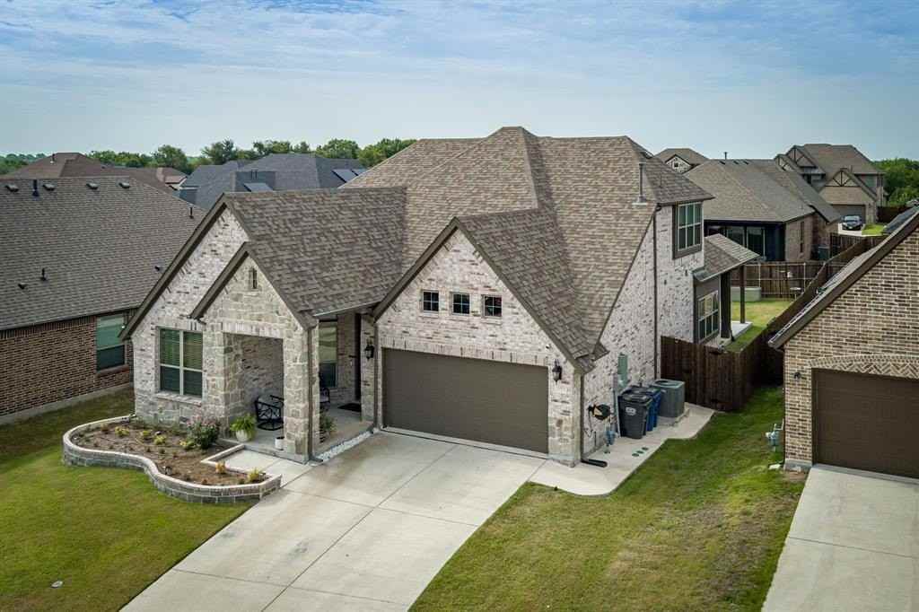 209 Michael Drive - Photo 3 of 40