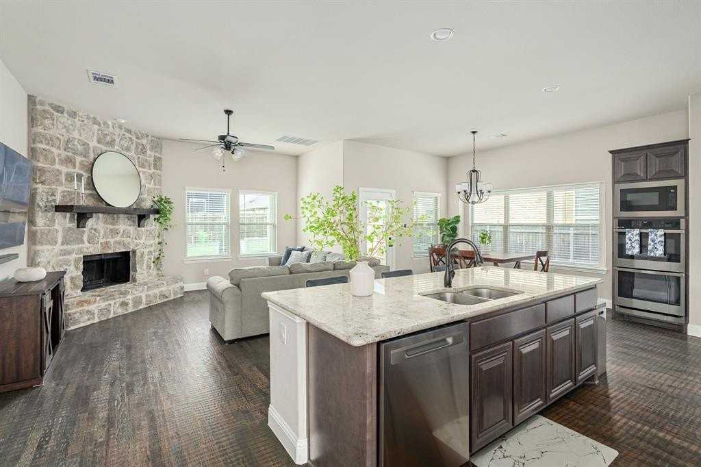 209 Michael Drive - Photo 4 of 40