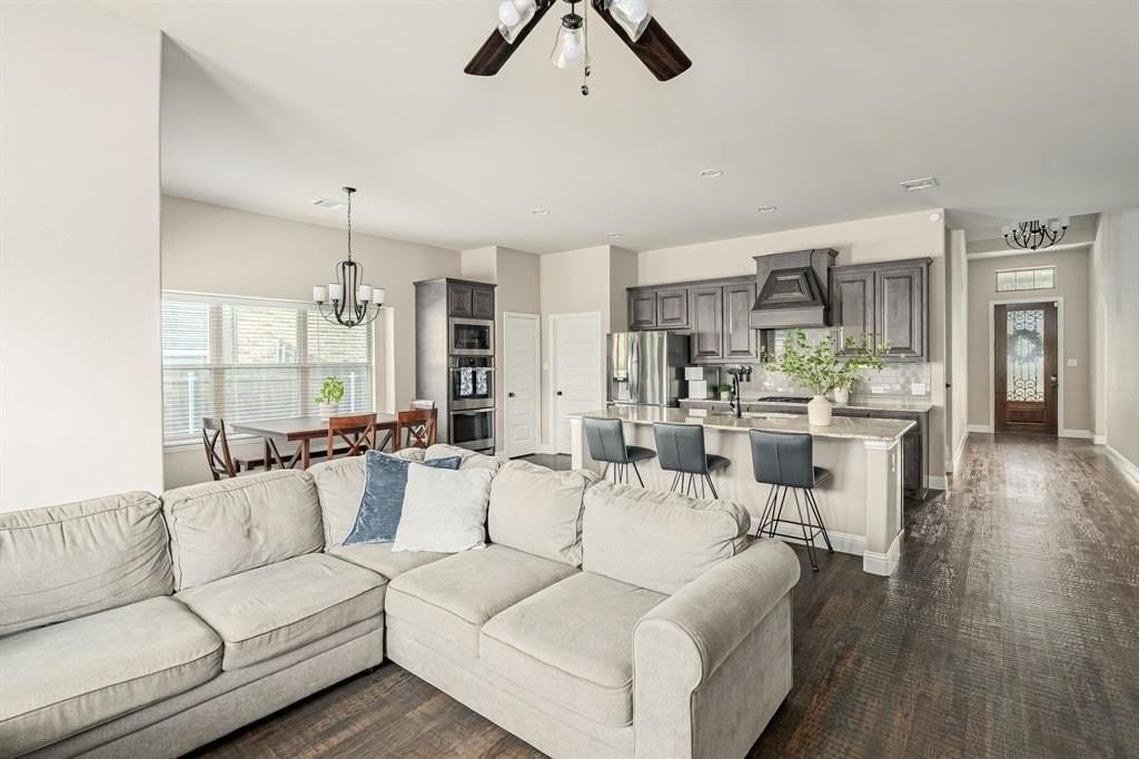 209 Michael Drive - Photo 6 of 40