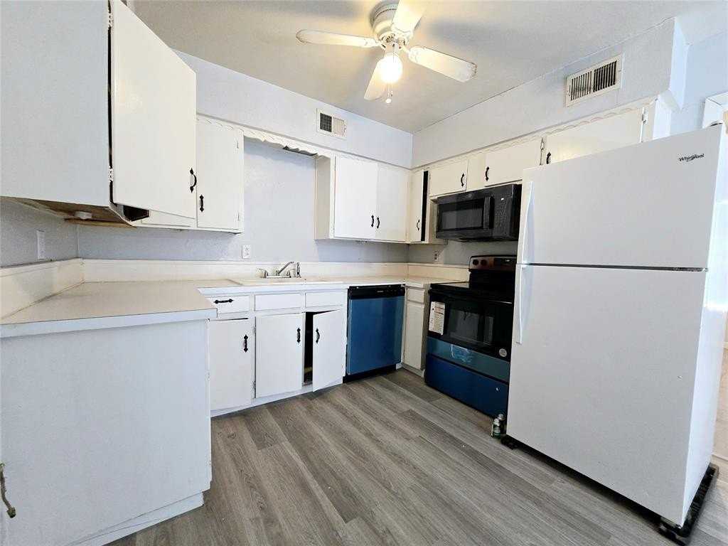 902 Spring Valley Plz - Photo 7 of 11