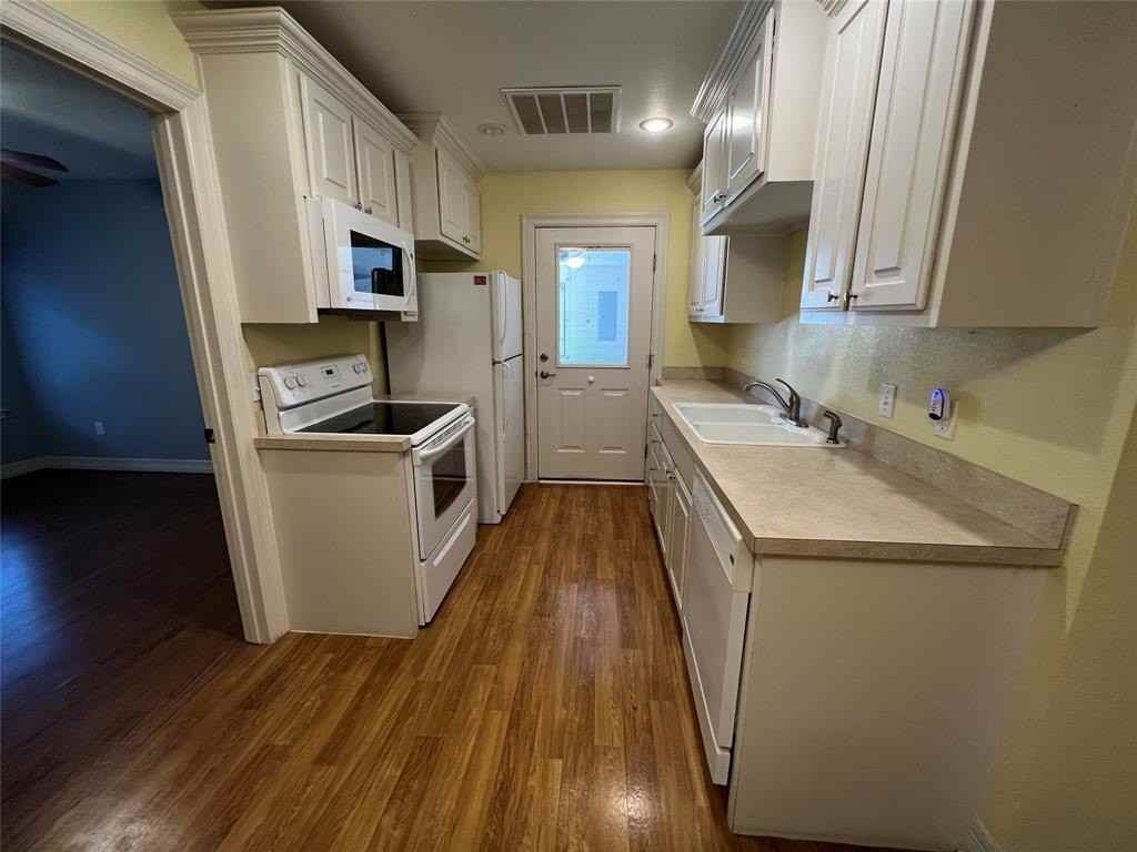 1825 Glenway Dr - Photo 6 of 21