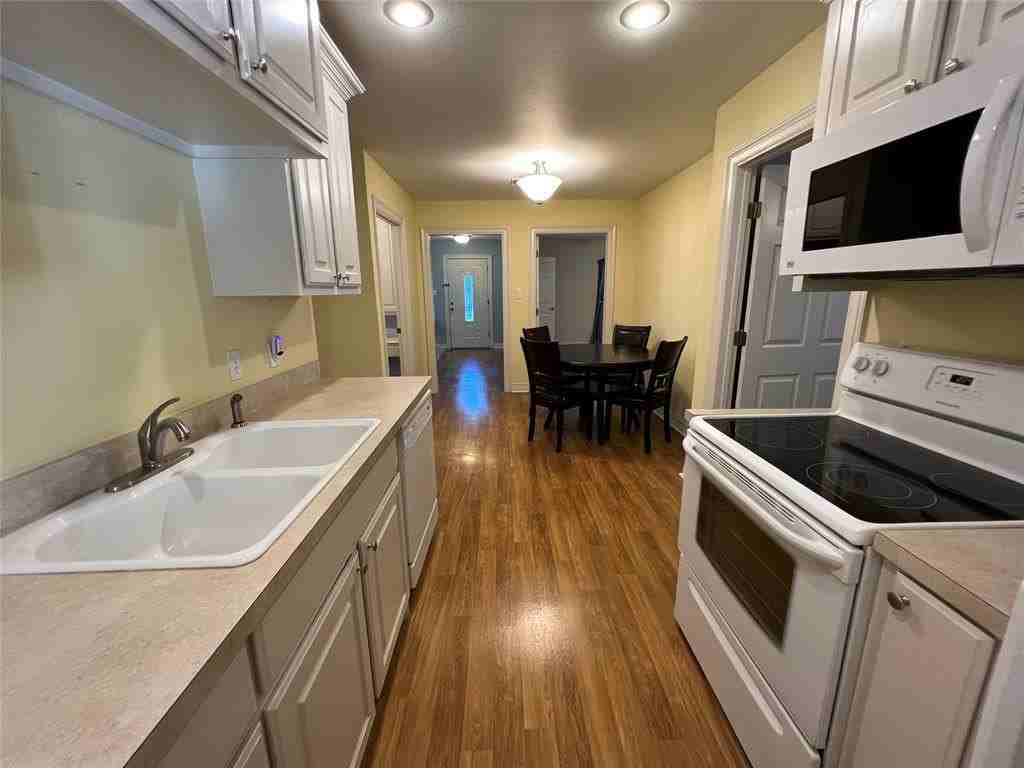 1825 Glenway Dr - Photo 7 of 21