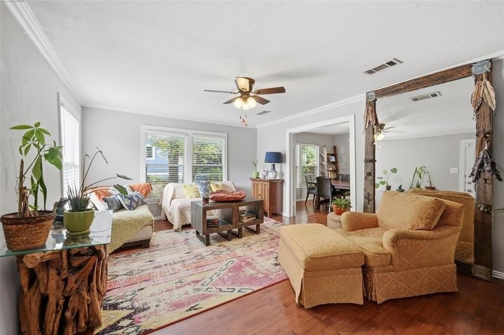 108 Heard St - Photo 4 of 30