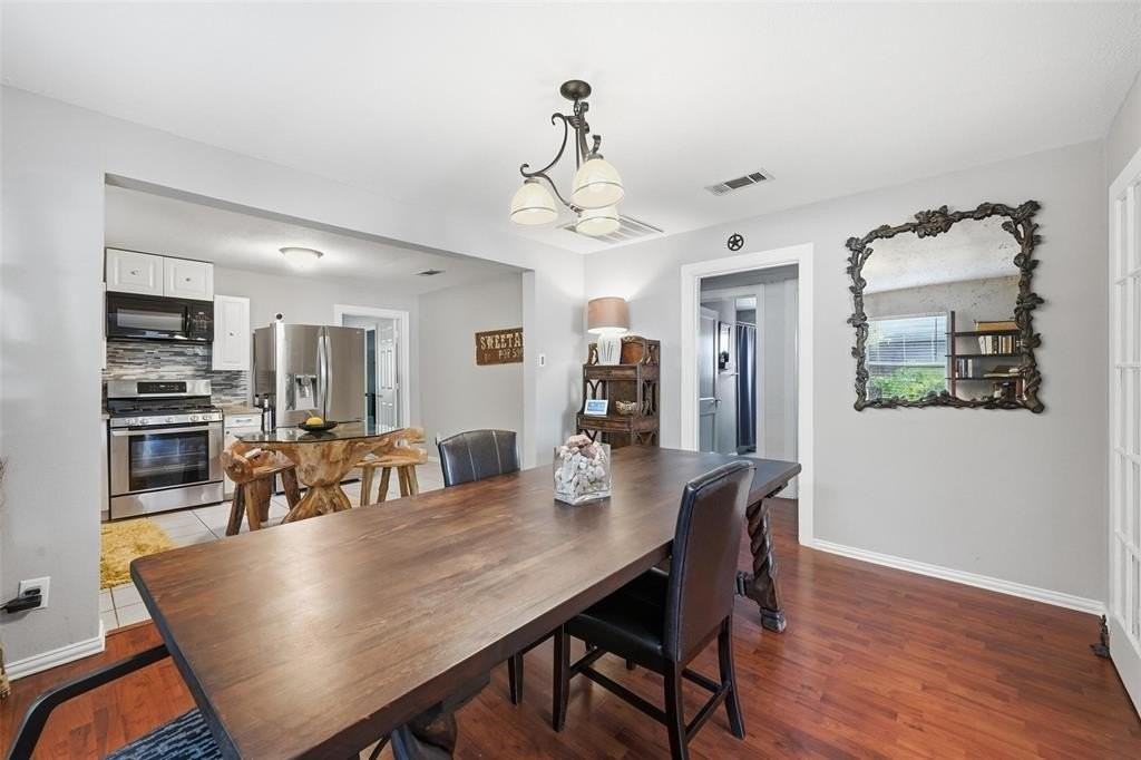 108 Heard St - Photo 7 of 30