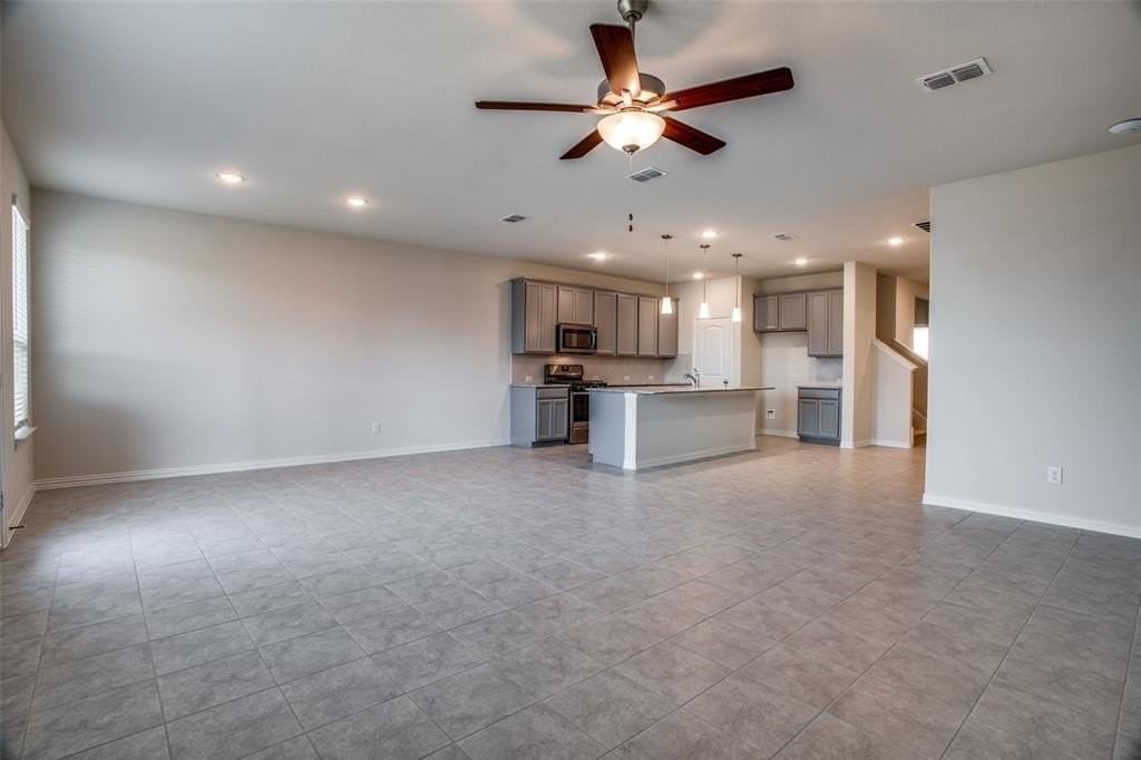 1237 Sharp St - Photo 5 of 18