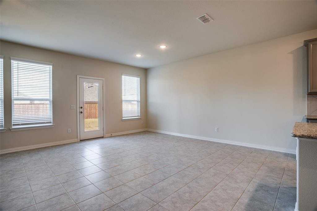 1237 Sharp St - Photo 6 of 18