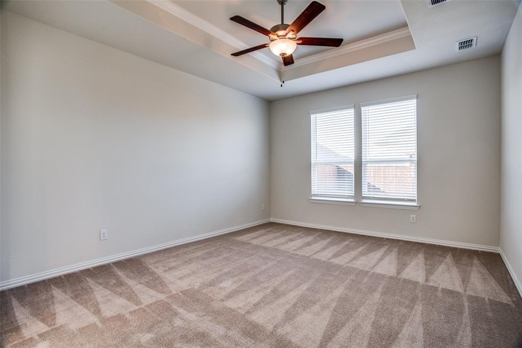 1237 Sharp St - Photo 7 of 18