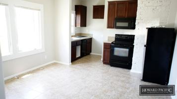 featured image of 419 E 6th St