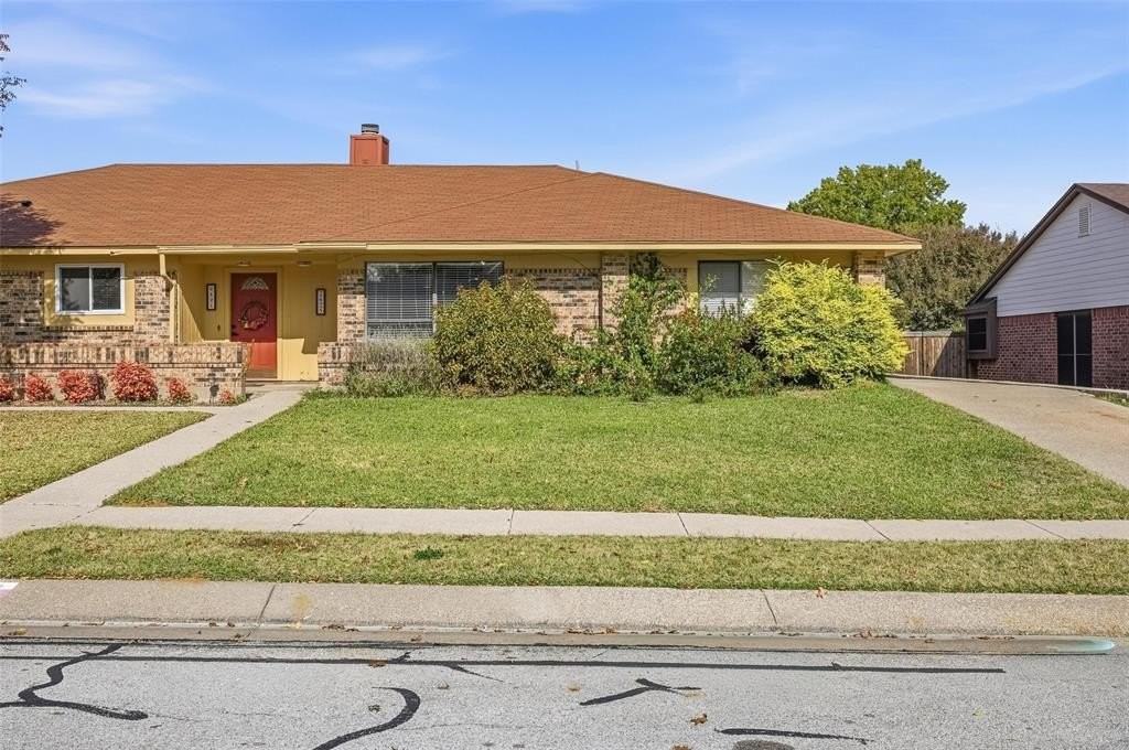 2425 Oakmont Dr - Photo 2 of 19