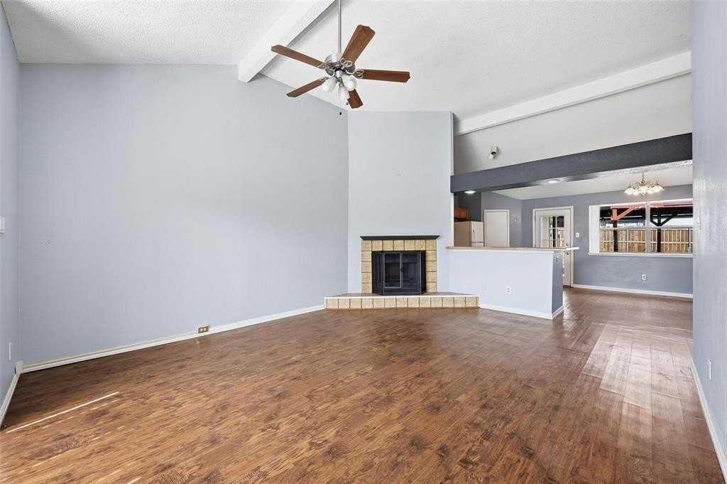 2425 Oakmont Dr - Photo 4 of 19