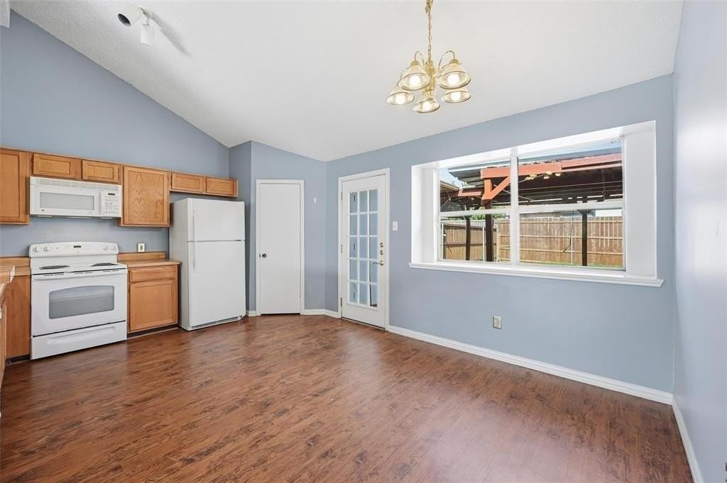 2425 Oakmont Dr - Photo 7 of 19