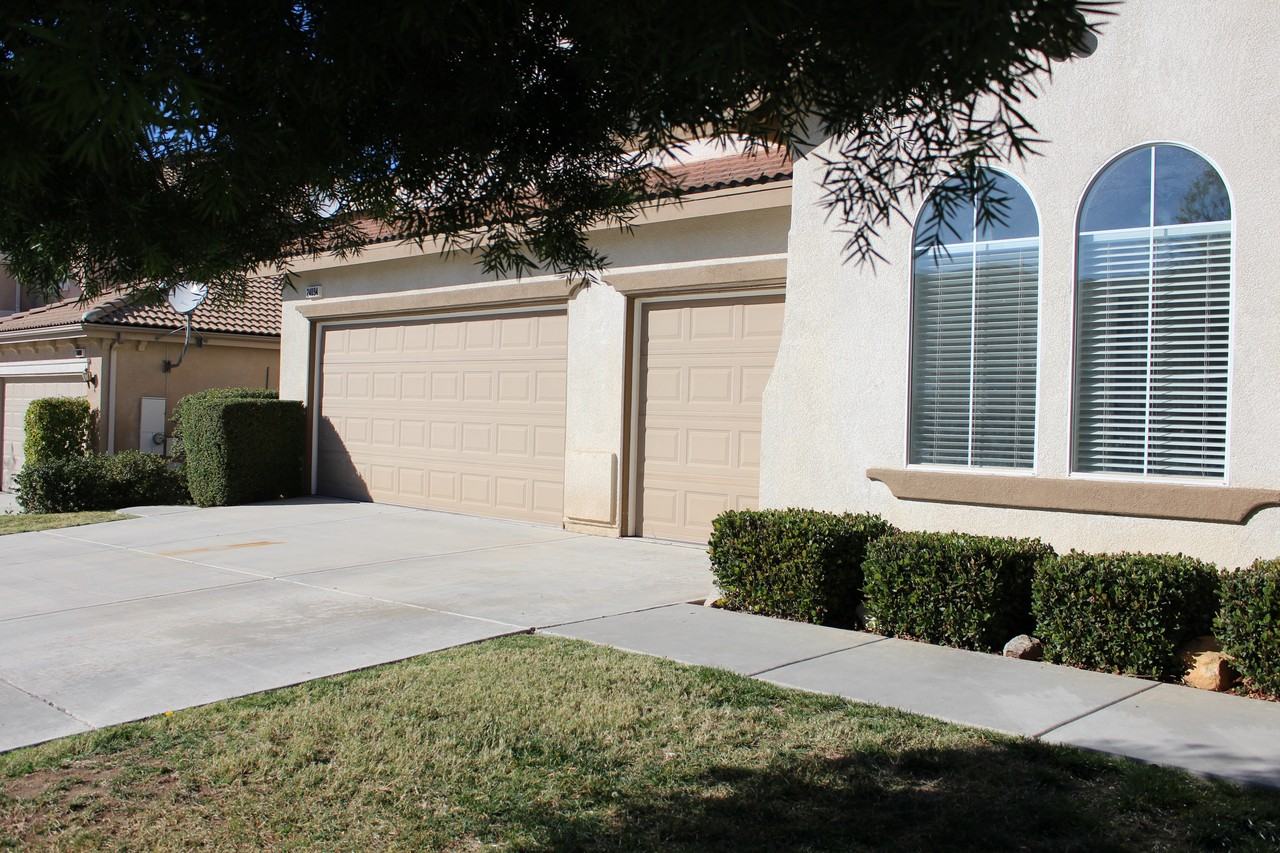 24094 Safiro Ct - Photo 2 of 6