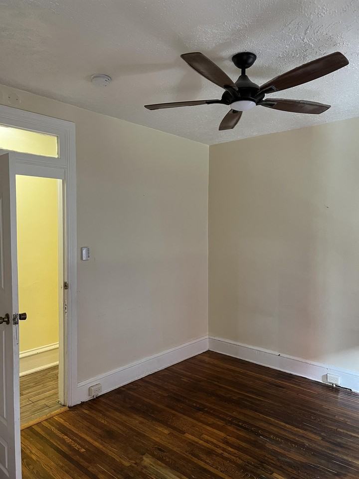 1030 Penn Street Reading PA 19602 - Photo 4 of 31