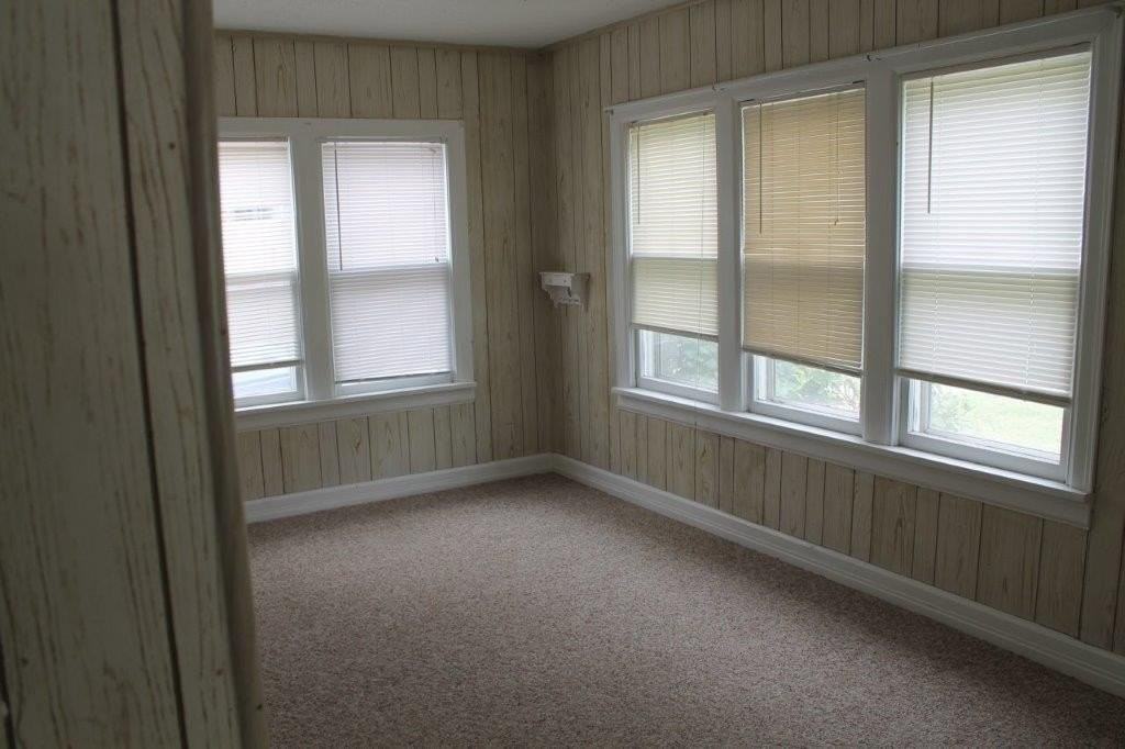 471 Elm Ave - Photo 4 of 14