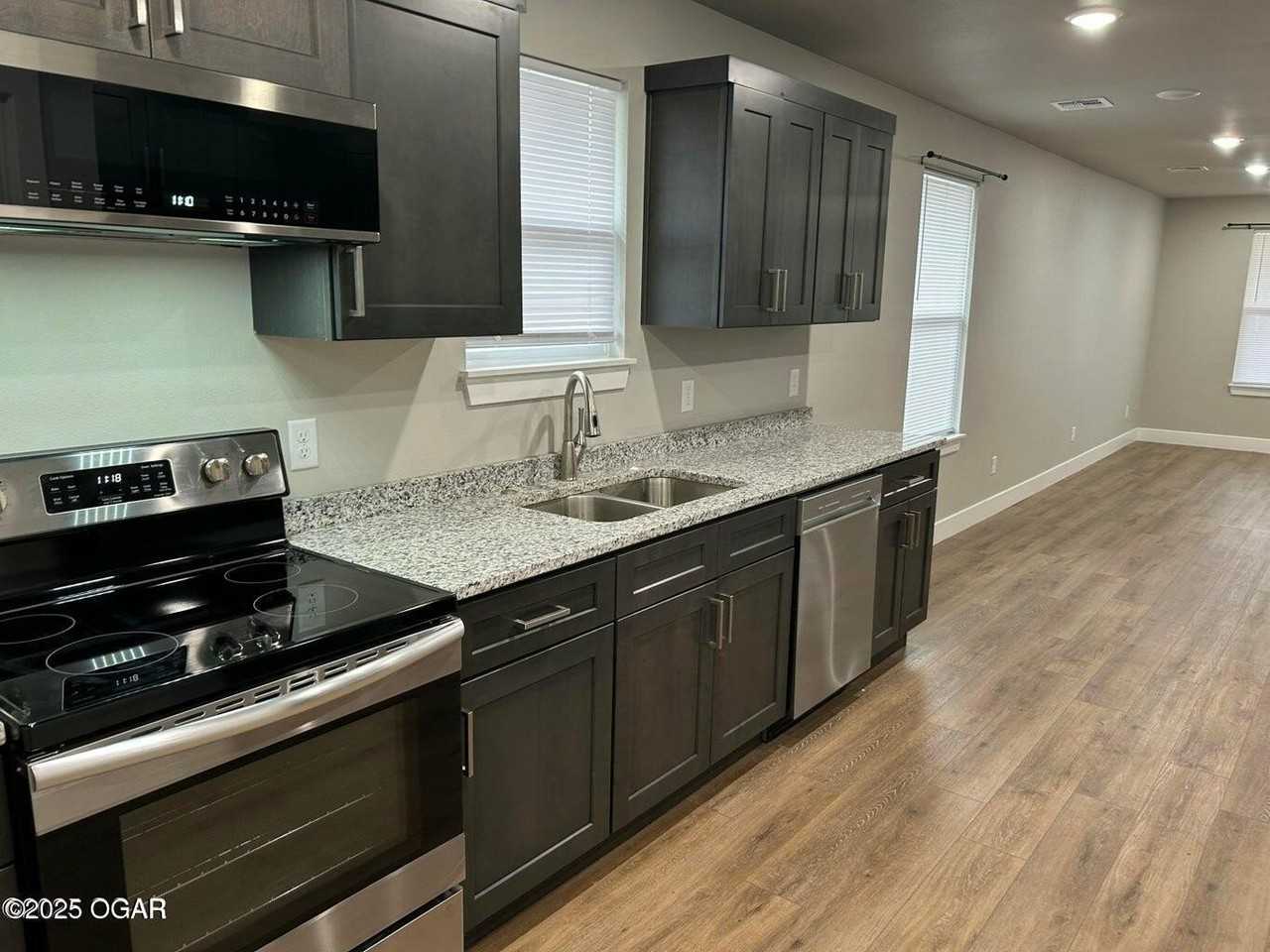 1319 West Broadway Street - Photo 2 of 6