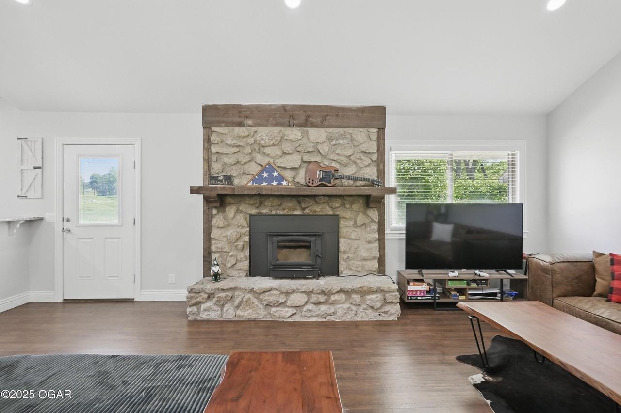 5594 Riverside Dr - Photo 7 of 50