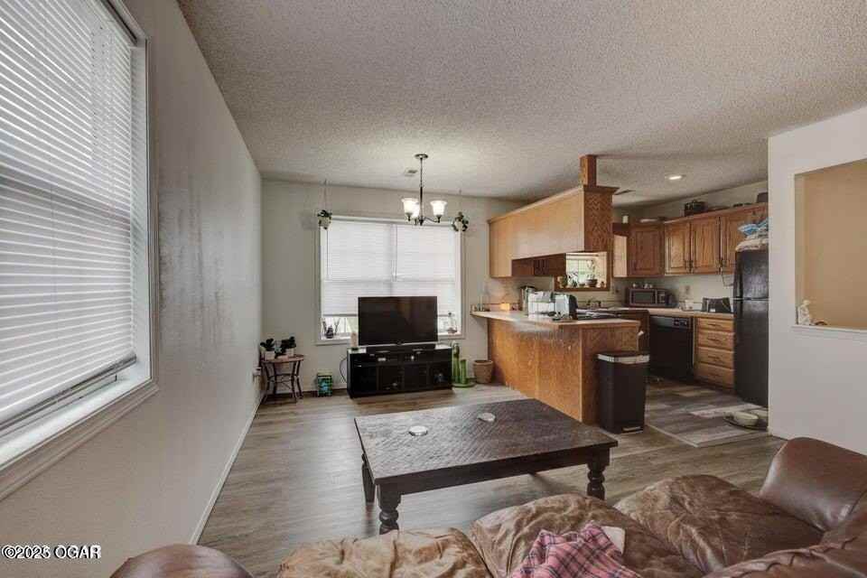 838 S Patterson Ave - Photo 2 of 5