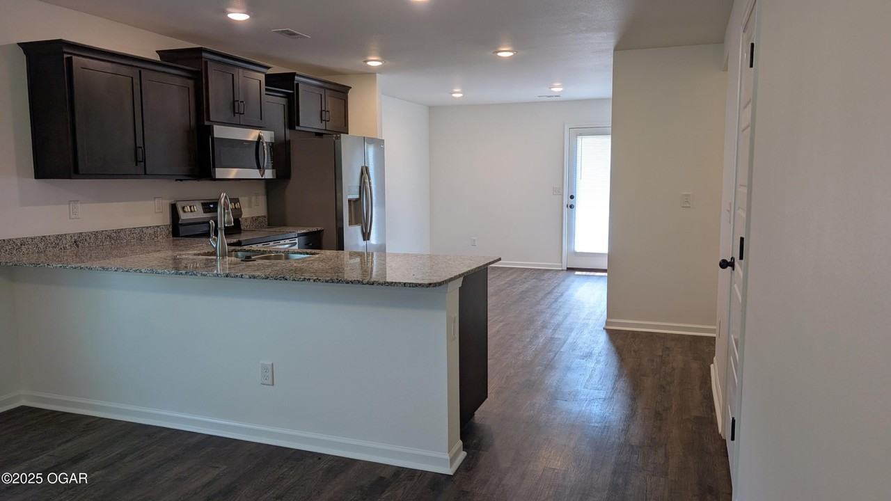 720 Short Leaf Ln - Photo 7 of 22