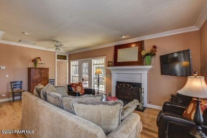 325 Union Street - Photo 3 of 11