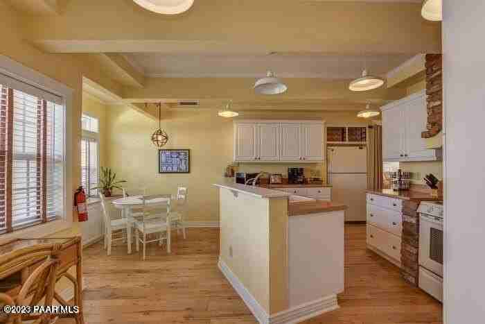 325 Union Street - Photo 6 of 11