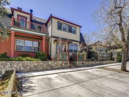 featured image of 325 325 E Union 'The Townhouse' Street