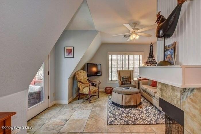 325 325 E Union 'The Townhouse' Street - Photo 5 of 13