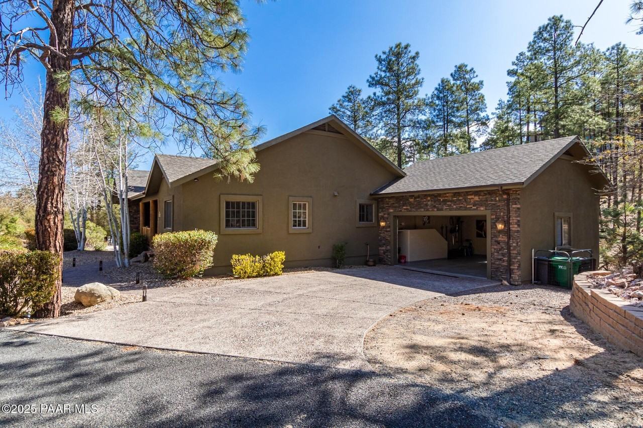 820 Bryce Canyon Cir - Photo 4 of 49