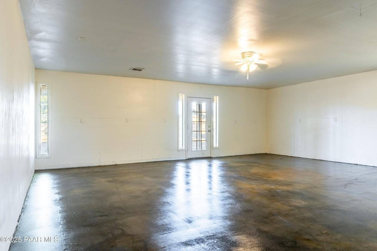 3225 North Starlight Drive - Photo 7 of 33