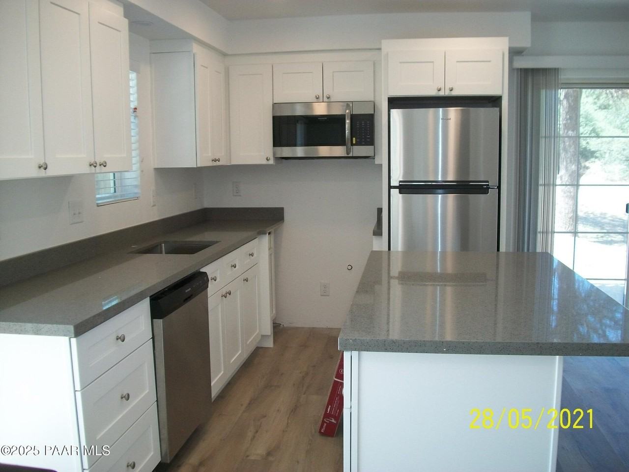 5270 E Diamond Dr Apt B #B - Photo 3 of 12