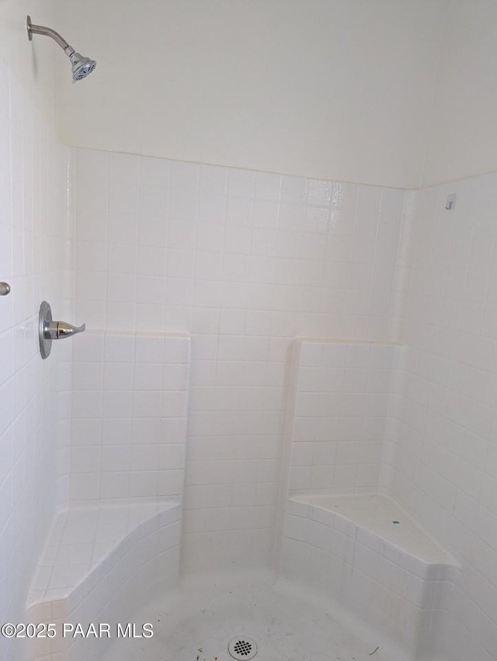 2976 N Yavapai Rd E Apt 2 #2 - Photo 4 of 12