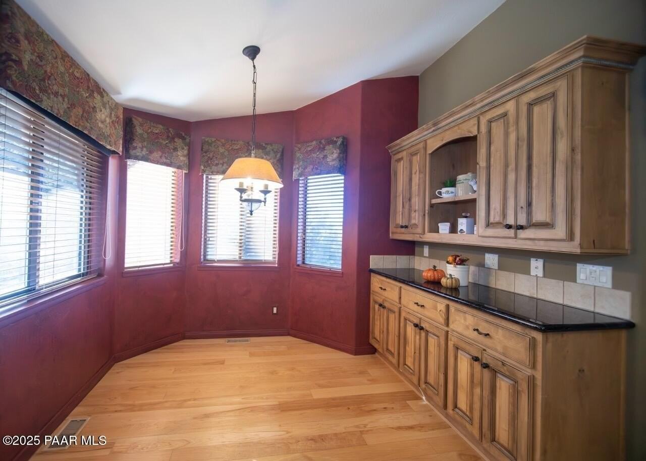 270 E Long - Photo 4 of 32