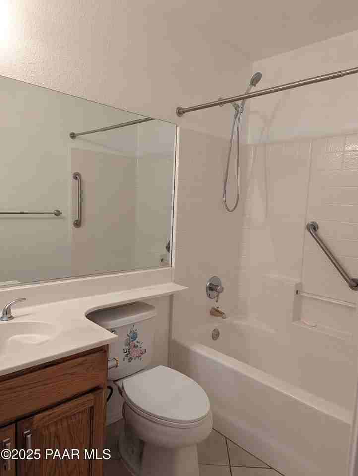 3325 N Yavapai Rd E Apt B #B - Photo 7 of 12
