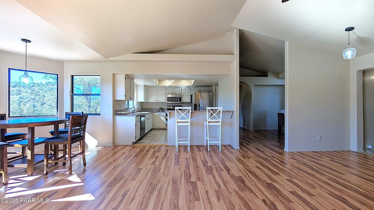 4911 Hornet Drive - Photo 5 of 29